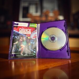 2010 VIDEO GAME Xbox 360 Kinect Dance Central